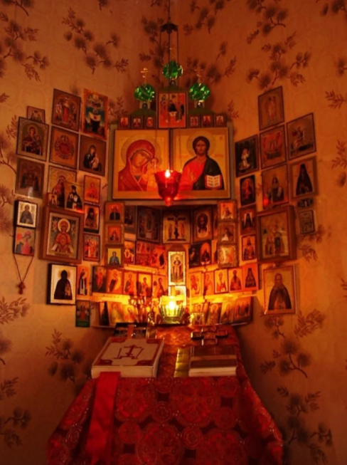 Почему в России принято зажигать свечи дома